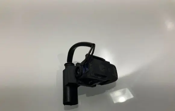 Mercedes-Benz CLS C219 Windshield washer spray nozzle 