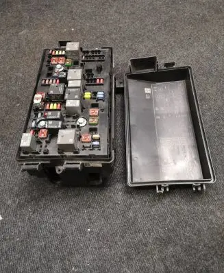 Chevrolet Camaro Fuse box set 22760635 23101404
