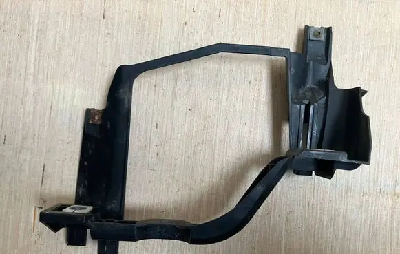BMW 5 E60 E61 Headlight/headlamp mounting bracket 15873800