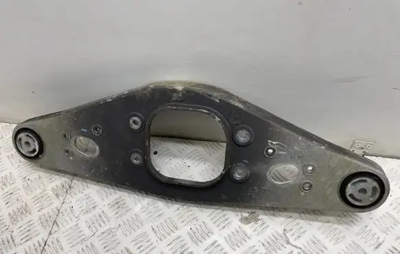 Mercedes-Benz CLS C219 Rear differential/diff mount bracket A2303521806