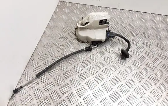 Volkswagen Phaeton Front door lock 1J0973715