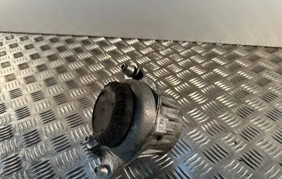 Mercedes-Benz E W238 Engine mount bracket A2382400600