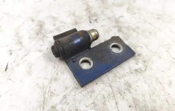 BMW 5 E39 Front door upper hinge