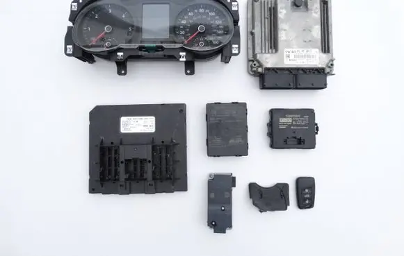 Volkswagen PASSAT B8 Engine ECU kit and lock set 04L907309R 0281031066