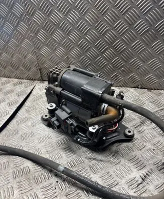BMW 5 G30 G31 G38 Air suspension compressor/pump 6886721 29032017 19412710