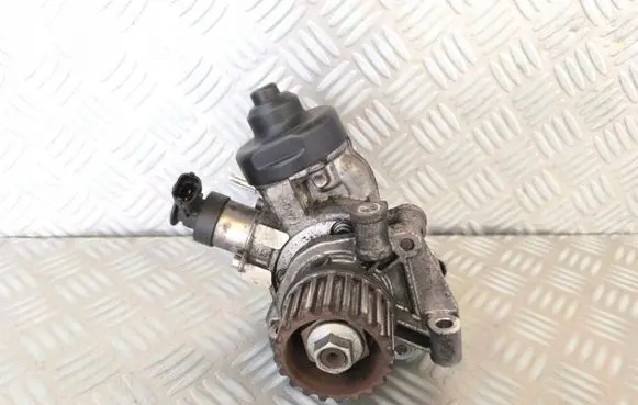 Dacia Sandero Fuel injection high pressure pump H8201434847