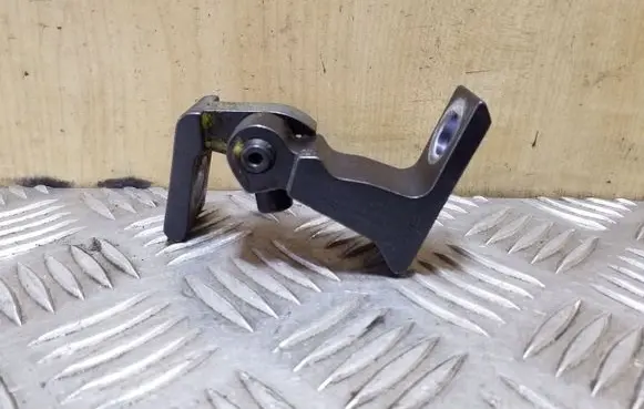 Audi A8 S8 D4 4H Front door upper hinge 4H0831402
