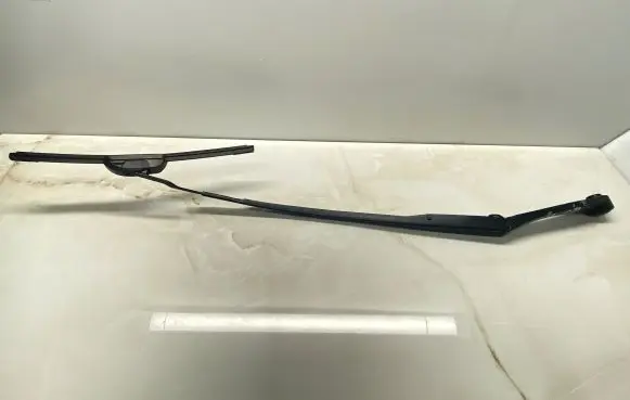 Hyundai Santa Fe Front wiper blade arm Q02R