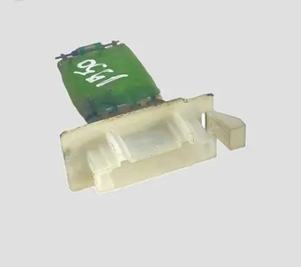 Volkswagen PASSAT B6 Heater blower fan relay