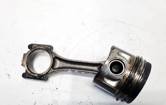 Volkswagen Golf V Piston with connecting rod 