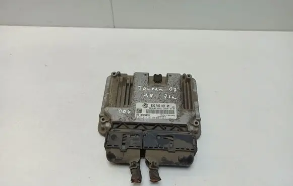 Volkswagen Touran I Engine control unit/module 03G906021RM 03G906021CG