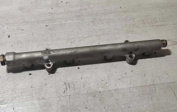 Volkswagen Touran III Fuel main line pipe 05E133320B