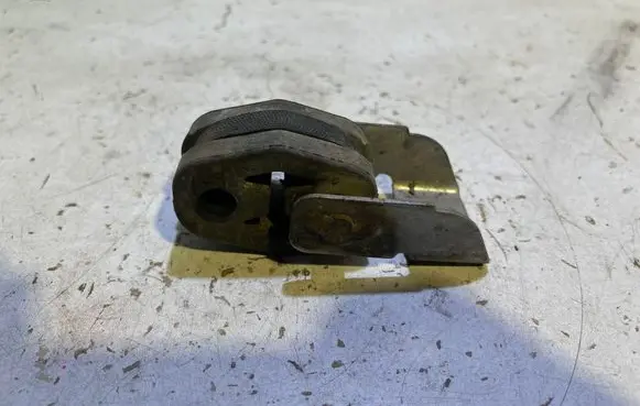 Dodge Challenger Muffler mount bracket/holder 68242144AB
