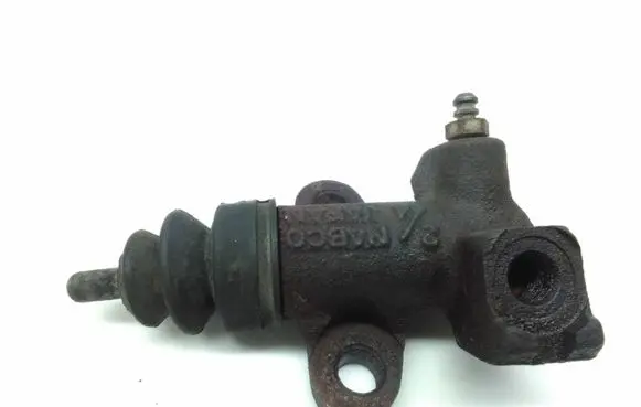 Subaru Impreza I Clutch slave cylinder 
