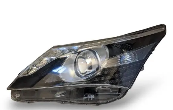 Toyota Avensis T270 Headlight/headlamp 1010017685