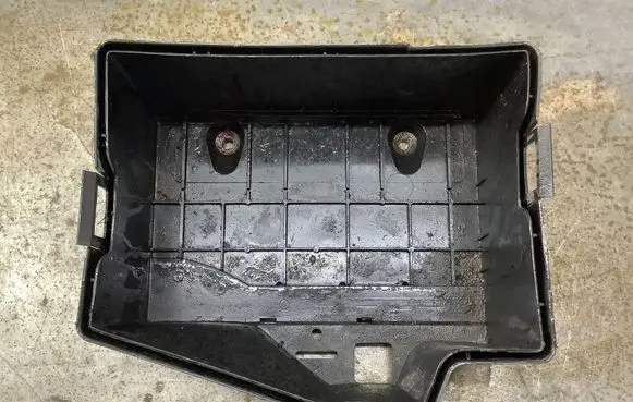 Battery box tray