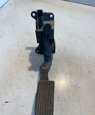 Mercedes-Benz Vito Viano W638 Accelerator throttle pedal A9013000504 0281002337