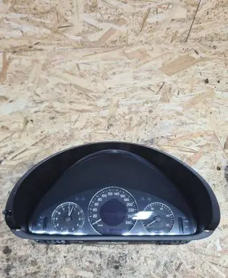 Mercedes-Benz CLK A209 C209 Speedometer (instrument cluster) 110080140020 A2095404211
