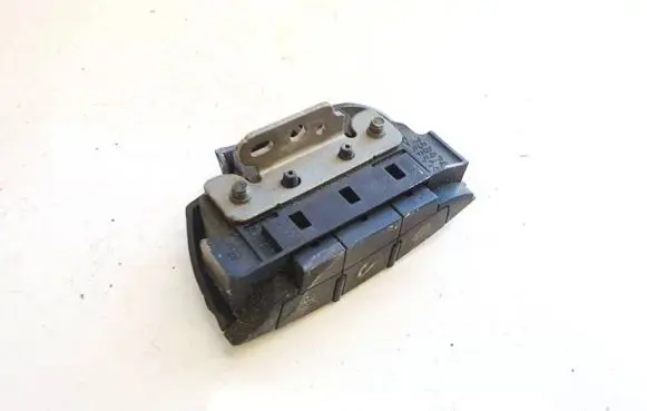 Mitsubishi Lancer X Steering wheel buttons/switches 75b474