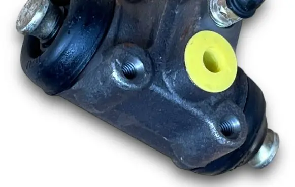 Nissan Terrano Rear brake cylinder 44100-7F001