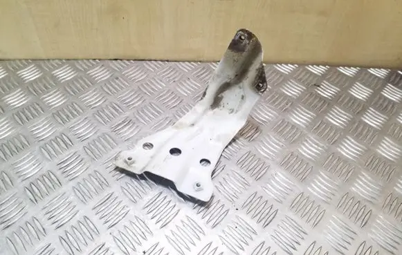 Volkswagen Eos Fender mounting bracket 1Q0821135