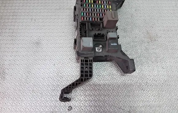 Jaguar X-Type Fuse module 4X4314A073AE