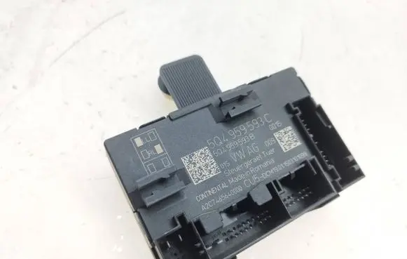 Volkswagen Golf VII Door control unit/module 5Q4959593B 5Q4959593C A2C7465640000