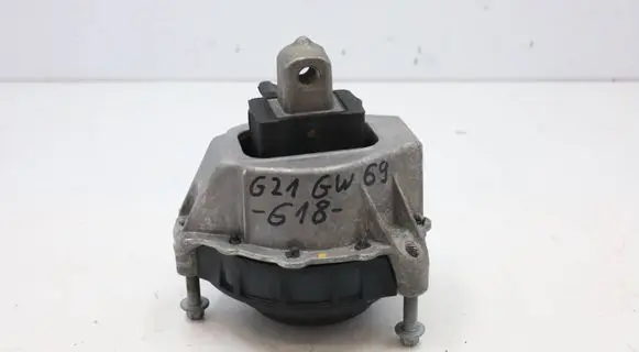 BMW 3 G20 G21 Engine mount bracket 7581618