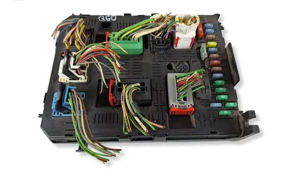 Peugeot Partner Fuse box set 9678477080 967847708001