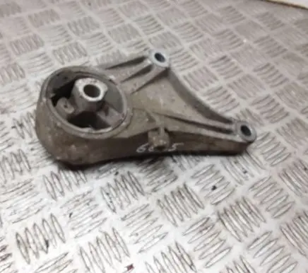 Opel Astra G Engine mounting bracket
