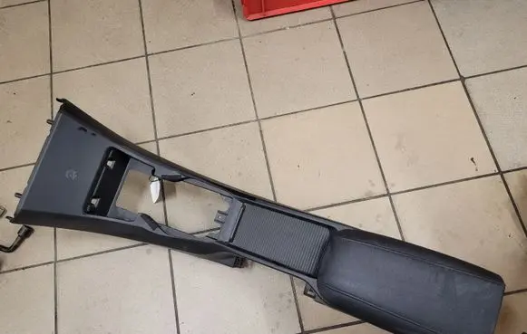Volvo V40 Center console