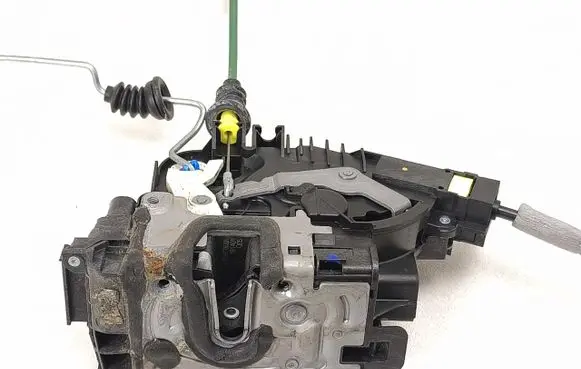 Mercedes-Benz C W205 Front door lock A2220063999