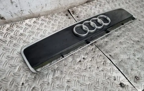 Audi A2 Front bumper upper radiator grill 8Z0853321 8Z0010155E