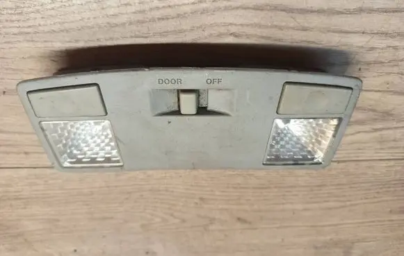 Mazda 3 I Front seat light 