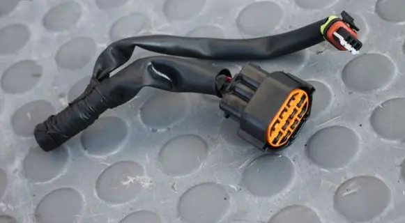KIA Carens III Plug wire 
