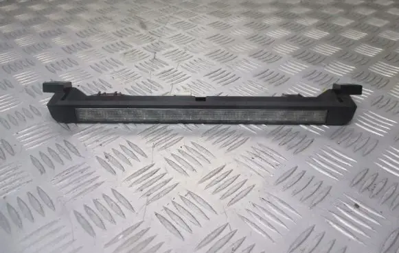Nissan Almera Tino Third/center stoplight