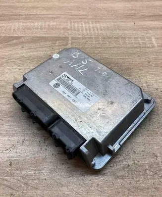 Volkswagen PASSAT B5 Engine control unit/module ECU 3B0907557 5WP425001