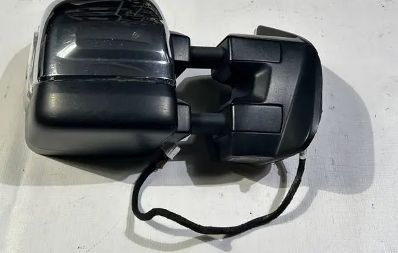 Nissan Titan Front door electric wing mirror 21105012