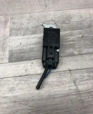 Toyota Auris 150 Sensor 90980 05X2 04179