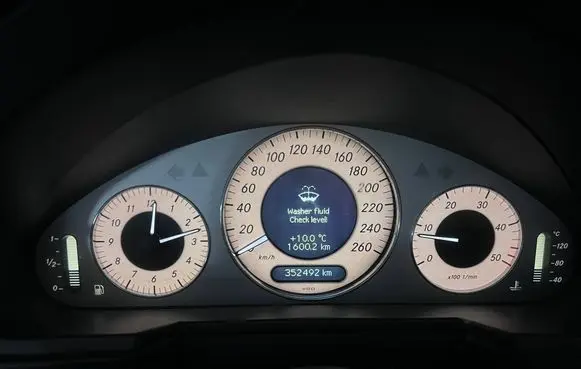 Mercedes-Benz E W211 Speedometer (instrument cluster) A2115403547 2115403547