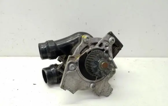 Volkswagen Tiguan Water pump 06H121010