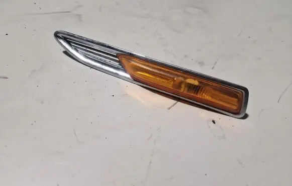 Ford Mondeo MK IV Front fender indicator light 7S7113K354AD