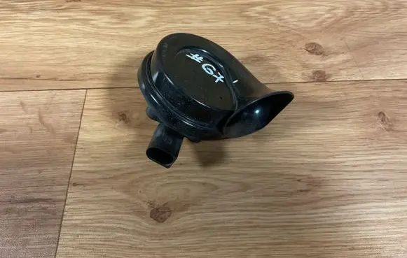 Volkswagen PASSAT B6 Horn signal A28657625