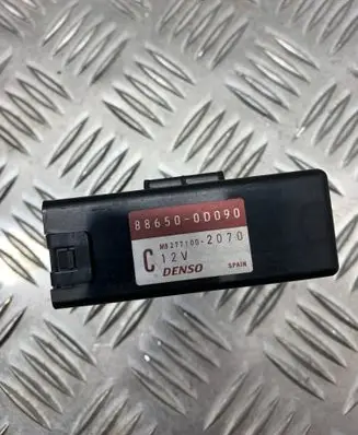 Toyota Yaris Air conditioning/heating control unit 886500D090