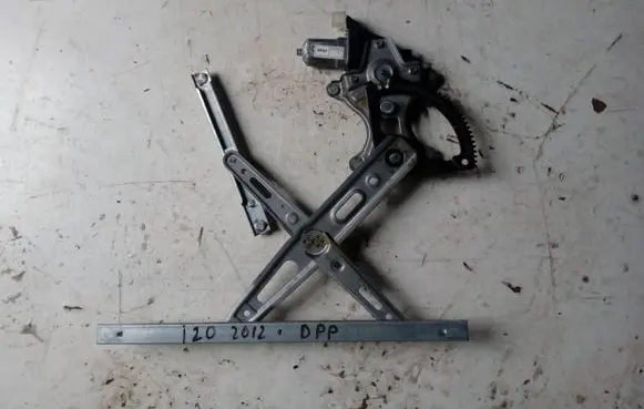Hyundai i20 (PB PBT) Front door window regulator with motor
