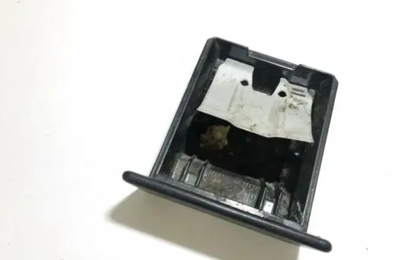 Nissan Sunny Car ashtray 6881050y00