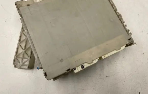 Toyota Prius (XW30) Fuse module 8273047451 11160305 2716