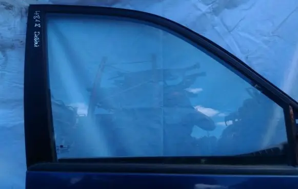 KIA Carnival Front door window glass four-door