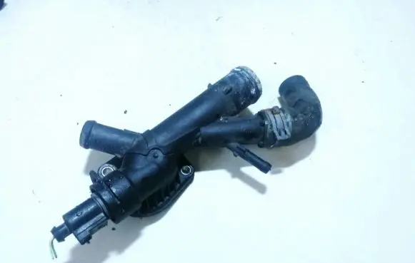 Volkswagen PASSAT B7 Engine coolant pipe/hose 03l121131aa