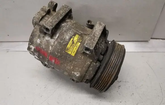 Volvo XC70 Air conditioning (A/C) compressor (pump)